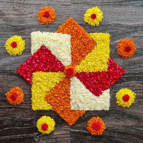 Happy onam# onam pookalam Onam Pukalam Simple, Pookkalam Designs Onam Small Simple, Onam Pookalam Design 2024, Onam Flower Design, Easy Flower Rangoli Simple, Onam Pukalam, Onam Rangoli Flower, Welcome Flower Decoration, Rangoli Using Flowers