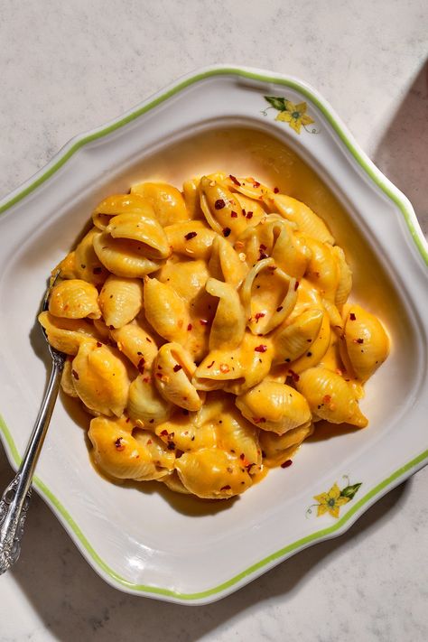 Japanese Mac And Cheese, Spicy Miso Carbonara, Miso Mac And Cheese, Asian Mac And Cheese, Fancy Mac N Cheese, Mac And Cheese Restaurant, Miso Paste Recipes, Stovetop Macaroni And Cheese, Healthy Mac And Cheese