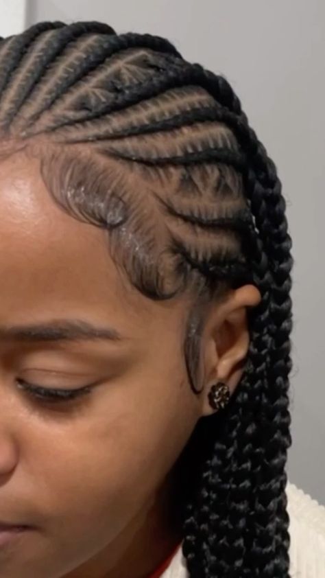 Edges With Fulani Braids, Fulani Braids With Edges, Kulani Braids, How To Do Fulani Braids On Yourself, Creative Fulani Braids, Fulani Mini Twists, Medium Fulani Braids, Zig Zag Fulani Braids, Funali Braids