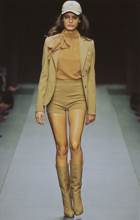 Fall Winter 2002 Fashion Show | Miu Miu Miu Miu Ready To Wear, 2002 Fashion, Prada 2005, Mother Outfit, Isabeli Fontana, Ootd Ideas, Professional Women, Shoes Brand, Wearing Clothes