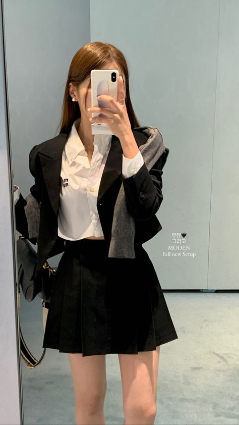 Luxury Daily Outfit, South Korean Outfits, Sophisticated Outfits Classy, Business Casual Outfits Skirt, Research Outfit, Chic Black Outfits, Sophisticated Outfits, Uniform Fashion, Polka Dress