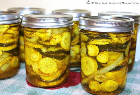 Cooking With Mary and Friends: Old Fashioned Southern Squash Pickles Bread And Butter Squash Pickles, Squash Relish Canning Recipe, Pickled Squash Recipe, Pickled Squash, Squash Pickles, Squash Relish, Canning Squash, Pickle Vegetables, Canning Pickles Recipe