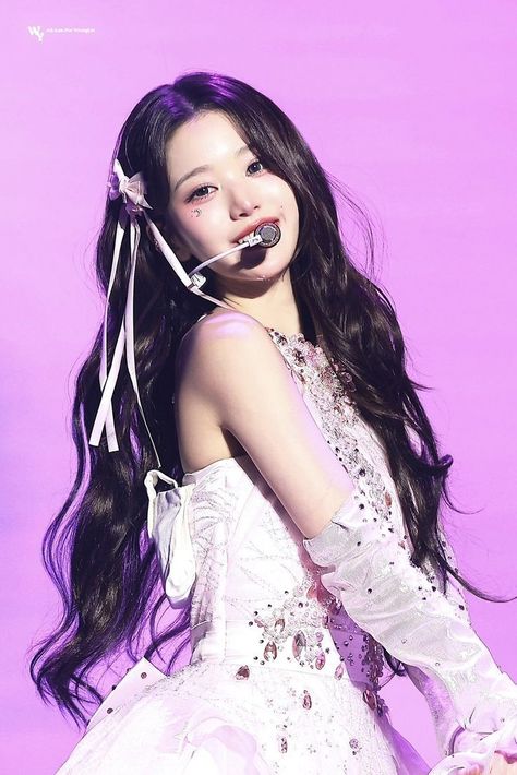 Wonyoung Fansite, Wonyoung Stage, Pink Bg, Iz One Wonyoung, K Pop Aesthetic, Celebrity Singers, Ive Wonyoung, Won Young, Ahn Yujin