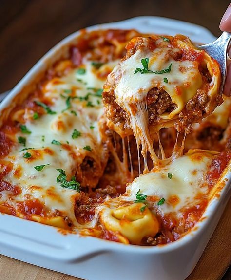 Cheesy Baked Tortellini With Meat Sauce Mexican Dinner Recipes Beef, Tortellini With Meat Sauce, Baked Cheese Tortellini, Cheesy Baked Tortellini, Dinner Recipes Beef, Baked Tortellini, Tortellini Bake, Meat Sauce Recipes, Tortellini Recipes