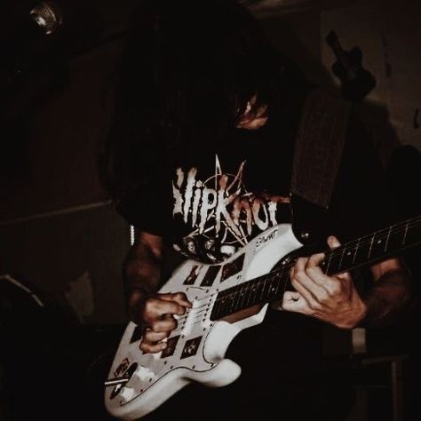 Metal Discord Banner, Metal Guitar Aesthetic, Metal Pfp Aesthetic, Heavy Metal Pfp, Metal Head Pfp, Metal Aesthetic Music, Metal Core Aesthetic, 80s Metalhead Aesthetic, Metal Band Aesthetic