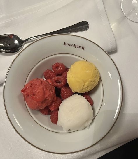 Sorbet Aesthetic, Raspberries Aesthetic, Vlogging Aesthetic, Summer Glow, Aesthetic Food, Raspberry, Ice Cream, Bread, Cream