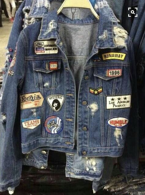 Jean Jacket With Patches, Jacket With Patches, Jeans Patch, Look Grunge, Sewing Fashion, 90s Fashion Grunge, Diy Vetement, Grunge Dress, Closet Goals