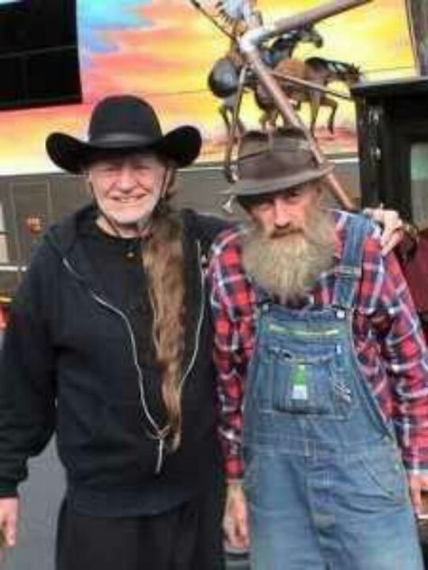 Willie and the moonshine legend the late Popcorn Sutton. Pecan Logs, Popcorn Sutton, Appalachian People, Moonshine Still, Moonshine Recipes, Outlaw Country, Country Music Stars, Willie Nelson, Country Artists