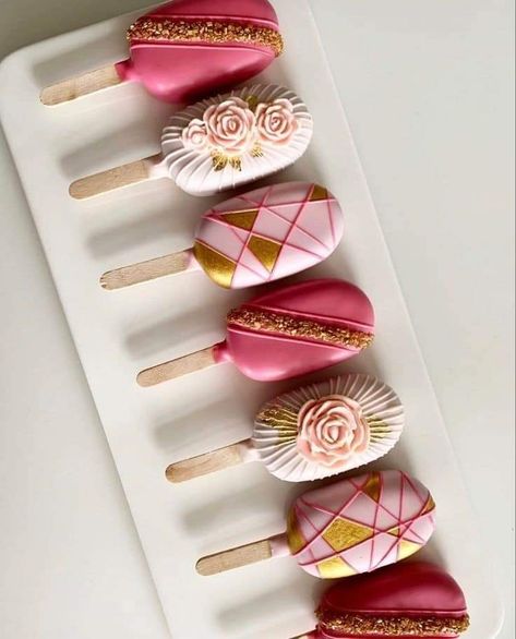 Popsicles Cake, Cake Pop Designs, Candy Birthday Cakes, Cake Pop Decorating, Dessert Gifts, Chocolate Covered Treats, Ice Cream Stick, Cake Decorating Videos, Chocolate Hearts