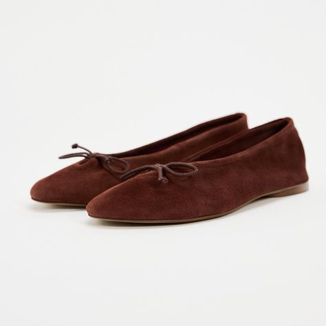 Suede Ballet Flats. Bow Detail At Front. Sole Height: 0.4 Inches (1 Cm) Brown Size 8(39) Upper 100% Goat Leather Lining 100% Goat Leather Sole 100% Polyurethane Thermoplastic Insole 100% Goat Leather Brown Leather Flats, 21 Birthday, Velvet Flats, Suede Ballet Flats, Girly Accessories, Goat Leather, Zara Shoes, Ballerina Flats, Dark Brown Leather