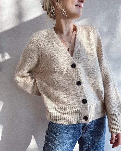 TOP 20 minimalist sweater patterns - Knitionary Oversize Pullover, Pattern Store, Cardigan Pattern, Stockinette Stitch, V Neck Cardigan, 가을 패션, Knitting Accessories, Baby Alpaca, Sewing A Button