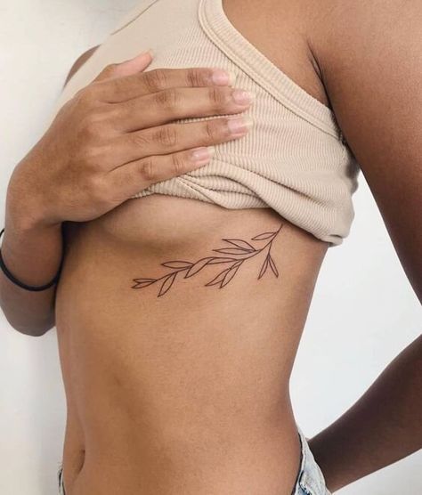 Rib Tattoos Women, Botanisches Tattoo, Underboob Tattoo Designs, Rib Tattoos For Women, Basic Tattoos, Muster Tattoos, Cute Tattoos For Women, Classy Tattoos, Discreet Tattoos