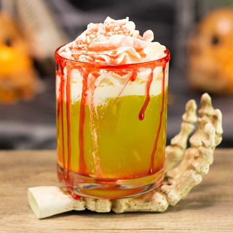 Folks looking for some spooky, zombie Halloween drinks need to check out this Zombie Scooby Snack cocktail. Scooby Snack Drink, Scooby Snack Cocktail, Halloween Ideas Food, Dear Alcohol, Vodka Gummy Bears, Jungle Juice Recipe, Peppermint Vodka, Cosmo Wanda, Halloween Punch Recipes