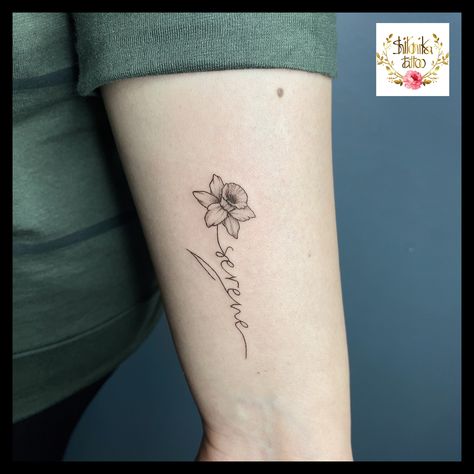 #flowertattoo #serene #daffodils #daffodiltattoo #narcissus #narcissustattoo Daffodil Tattoo With Name In Stem, Paperwhite Narcissus Flower Tattoo, Small Daphodil Tattoo, Daphadil Tattoo, Minimalist Daffodil, Tattoo Daffodil, Narcissus Tattoo, Daffodil Flower Tattoos, Narcissus Flower Tattoos