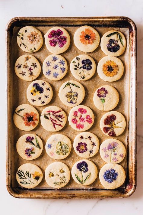 Edible Flowers Recipes, Spring Cookies, Dandelion Recipes, Flower Cookies, Flower Food, Edible Flowers, Pretty Cakes, Bagels, Pretty Food