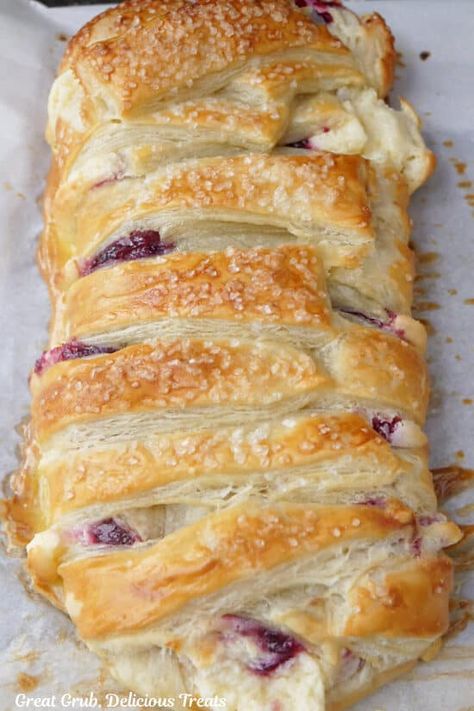 Cherry Puff Pastry, Sweet Puff Pastry Recipes, Puff Pastry Ingredients, Sweet Puff Pastry, Puff Pastry Recipes Dessert, Cream Cheese Puff Pastry, Pastry Dishes, Pastries Recipes Dessert, Strudel Recipes