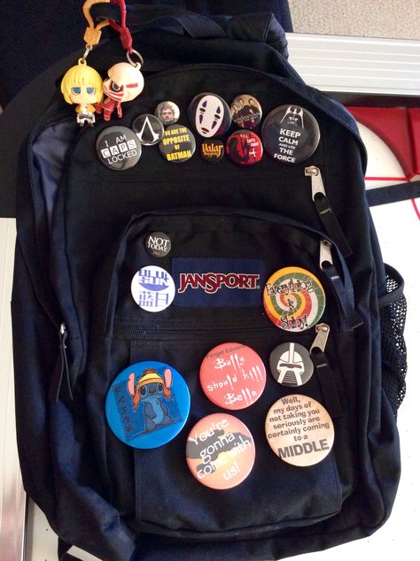 Is my backpack nerdy enough? Backpack Ideas Aesthetic, Jansport Backpacks Aesthetic Pins, Backpack With Patches And Pins, Pins On Backpack Aesthetic, Diy Pins For Backpack, Bag With Pins Aesthetic, Backpack Decoration Ideas, Patches On Backpack, Backpack Pins Aesthetic