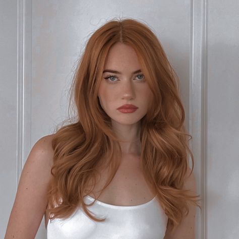 Ginger Hair On Pale Skin, Pale Skin Ginger Hair, Ginger With Green Eyes, Green Eyes Hair Color Ideas, Ginger Makeup Looks, Pale Skin Red Hair, Ginger Hair Green Eyes, Hair Colors For Pale Skin, Red Hair Pale Skin