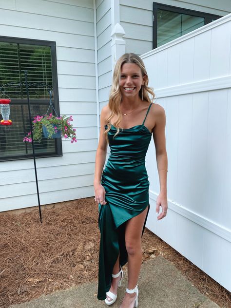 Hoco Dresses Long Mermaid, Grad Dress High School, Green Prom Dress Tight, High School Formal Dresses, High School Prom Dresses, Grad Dresses High School, Green Prom Dresses Long, High School Prom Dress, Green Prom Dress Long