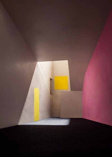 James Casebere exhibition at Sean Kelly Gallery #modernhouse #photography #Interiorarchitecture James Casebere, Louis Barragan, Lebbeus Woods, Minimalistic Interior, Colour Architecture, Carlo Scarpa, Zaha Hadid Architects, Space Architecture, Architecture Model