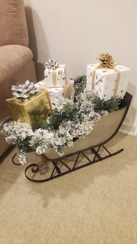 How To Decorate A Small Sleigh For Christmas, Xmas Sleigh Ideas, Diy Christmas Sleigh Decor, Sleigh Decorating Ideas Christmas, Santa Sleigh Decoration, Christmas Handcraft, Commercial Holiday Decor, Sleigh Decor, Christmas Sleigh Decorations