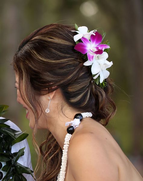 Hawaii Hairstyle, Hawaiian Wedding Flowers, Hawaiian Weddings, Hawaii Hair, Honolulu Wedding, 21th Birthday, Hawaiian Hairstyles, Weddings Beach, Flower Crown Bride