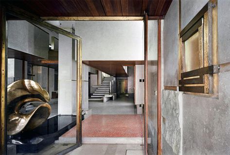 AD Classics: Olivetti Showroom / Carlo Scarpa Olivetti Showroom, Modern Typewriter, Shop Entrance, Exhibition Centre, Wooden Staircases, Carlo Scarpa, The Cloisters, Venice Biennale, Mosaic Flooring