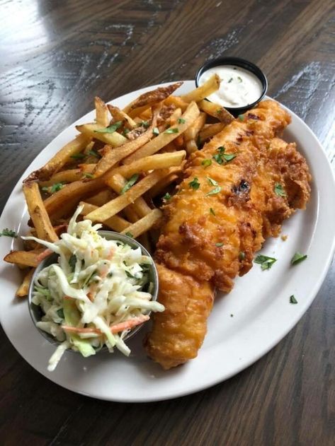 Here you'll find all your classic pub favorites, from fish and chips... Bar Snacks Pub, Pub Grub, American Burgers, Bacon Jam, Southern Fried Chicken, Bad Apple, American Dishes, Bread Appetizers, Pub Food