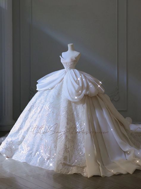 🩰 sur TikTok Extravagant Wedding Dresses Fairytale, Cinderella Inspired Wedding Dress, Hey Couture Wedding Dress, Hey Couture, Cinderella Inspired Wedding, Pretty Gowns, Descendants Dr, Expensive Wedding, Inspired Wedding Dress