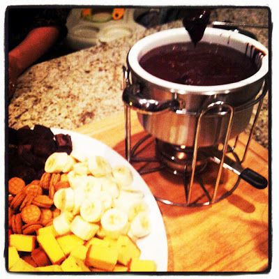 Chocolate Peanut Butter Fondue Recipe, Chocolate Peanut Butter Fondue, Holiday Fondue, Peanut Butter Fondue, Milk Chocolate Fondue, Melting Pot Recipes, Bacon Brie, Brownies Cheesecake, Fondue Restaurant