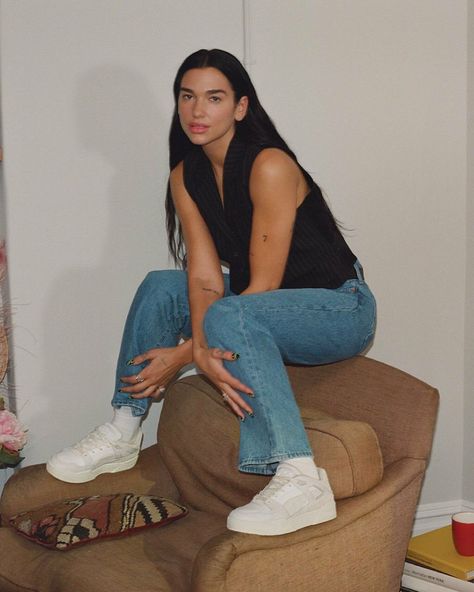 Puma Women Outfit, Dua Lipa Street Style, 90s Looks, Classy Aesthetic, Puma Women, Dua Lipa, Street Style Inspiration, Pretty Dresses, Capsule Wardrobe