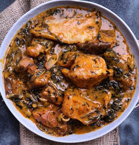 Nigerian Bitterleaf Soup recipe or Ofe Onugbu: Step 1) Wash and boil cocoyam till soft. Peel the skin off and pound in a mortar until it turns into smooth paste. Bitterleaf Soup, Bitter Leaf Soup, Nigeria Food, African Recipes Nigerian Food, Nigerian Recipes, African Cooking, Nigerian Food, Cooking Together, Healthy Soup Recipes