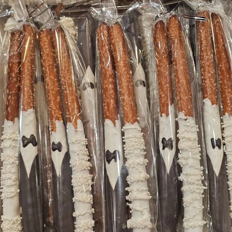 It's wedding season! Thrilled to provide desserts including these fun chocolate covered pretzels for the nuptials! Cheers to the bride and groom! #petitesweetsbydonna #wedding #weddingdesserts #weddingdessertbar #weddingdesserttable #chocolatecoveredpretzels #chocolatecoveredtreats Wedding Pretzel Sticks, Wedding Chocolate Covered Pretzels, Wedding Pretzel Rods, Wedding Pretzels, Caramel Pretzels, Dessert Bar Wedding, Wedding Chocolate, Covered Pretzels, Chocolate Covered Treats