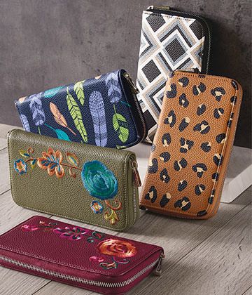 How to buy a wallet: Tips for women | Ideas We Love blog | Thirty-One Gifts LLC Erica A. Morris SR Consultant Fashionable Purses, Thirty One Wallet, Thirty One Fall, All About The Benjamins, Personalization Ideas, 31 Bag, Utility Tote Bag, Thirty One Business, Hostess Rewards