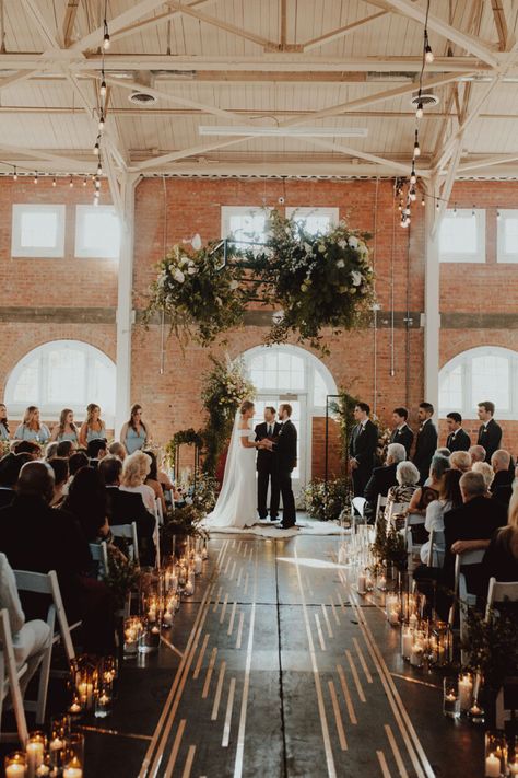 Exposed Brick Wedding Venue Decor, Brick Venue Wedding, Brick Building Wedding, White Brick Wedding, Wedding Cake Backdrop, Brick Wedding Venue, Industrial Wedding Ceremony, Loft Wedding Ceremony, Winter Reception