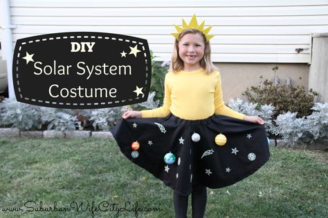 Why not combine fun & learning with this fun tutorial for how to make a Solar System Costume. If you can sew a button you can be the solar system. Solar System Costume, Science Costumes, Diy Halloween Costumes For Girls, Bubble Costume, Solaire Diy, Solar Diy, Diy Solar System, Space Costumes, Diy Costumes Women