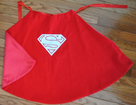 Diy Superhero Cape No Sew, Make A Cape Diy, Toddler Cape Pattern Free, How To Make A Cape For Kids, Diy Cape For Kids, Superman Cape Pattern, Super Hero Cape Pattern, Superman Cape Diy, Diy Cape For Women