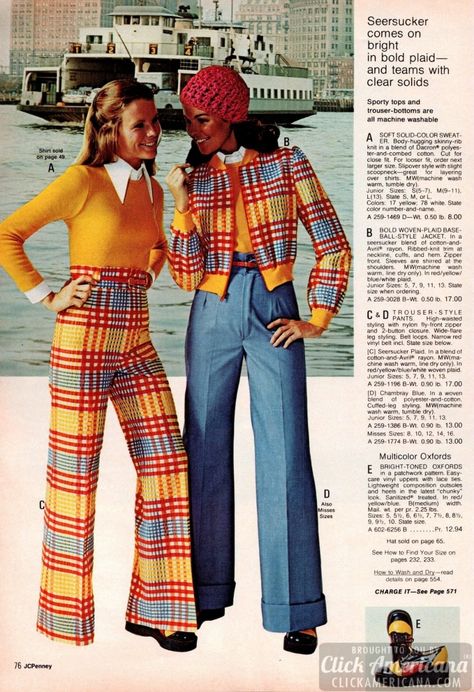 See some far out vintage '70s fashions for teen girls 70s Teenage Fashion, 70s Inspired Outfits, Look 80s, Decades Fashion, Fashion For Girls, 70s Clothing, 70s Vintage Fashion, 60s 70s Fashion, Fashion 70s