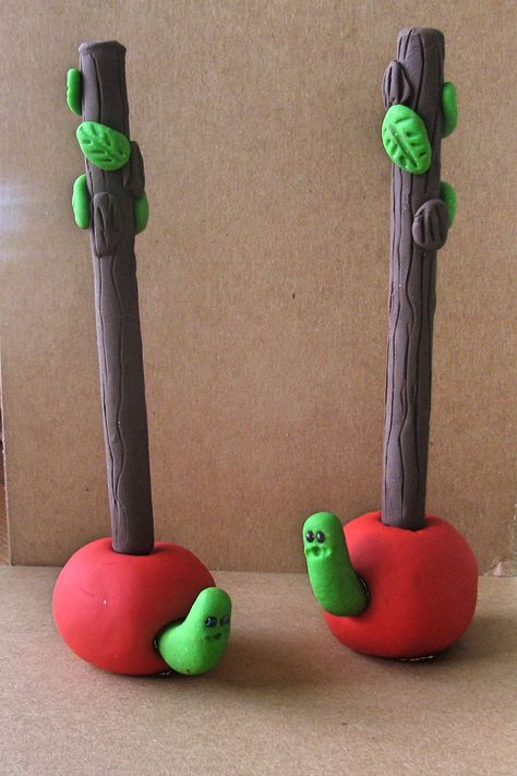 Polymer clay apple pens Polymer Clay Apple, Clay Pens, Play Dough Crafts, Clay Apple, Polymer Clay Pens, Easy Clay Sculptures, Clay Pen, Fimo Polymer Clay, Pen Diy