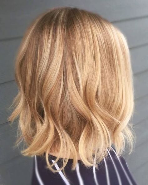 Antique Gold hair is the new kind of blonde that everyone needs to try in 2019 | Her.ie Golden Honey Blonde Hair, Warm Blonde Hair, Kort Bob, Warm Hair Color, Honey Blonde Hair Color, Balayage Blond, Golden Blonde Hair, Dyed Blonde Hair, Warm Blonde