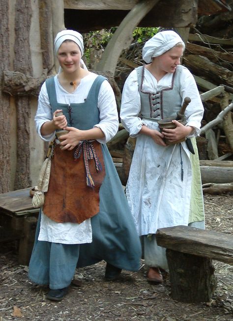 Medieval Peasant Girl, Kentwell Hall, Peasant Outfit, Peasant Clothing, Peasant Costume, Medieval Peasant, Aged Clothing, Period Clothing, Period Outfit