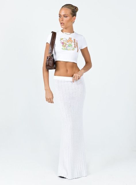 Maxi white skirt Princess Polly White Skirt, Casual Maxi Skirt Outfits, Greece Outfits Summer, White Long Skirt Outfit, Brazil Christmas, White Midi Skirt Outfit, Low Waist Maxi Skirt, Vivi Fashion, Long White Skirt