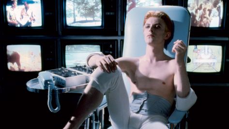 The Man Who Fell to Earth (1976) Supermodel Iman, Man Who Fell To Earth, Jim Bowie, 70’s Aesthetic, Mott The Hoople, Richest Celebrities, Foxy Brown, Luther Vandross, The Stooges