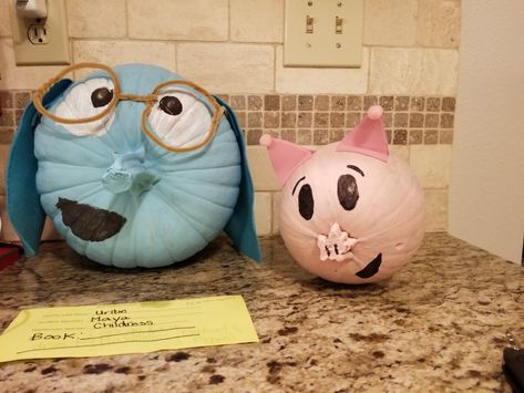 Elephant And Piggie Pumpkins, Piggie And Gerald, Piggie And Elephant, Pumpkins Painting, Story Book Pumpkin, Pumkin Carving, Pumpkin Books, Pumpkin Contest, Pumpkin Decorations