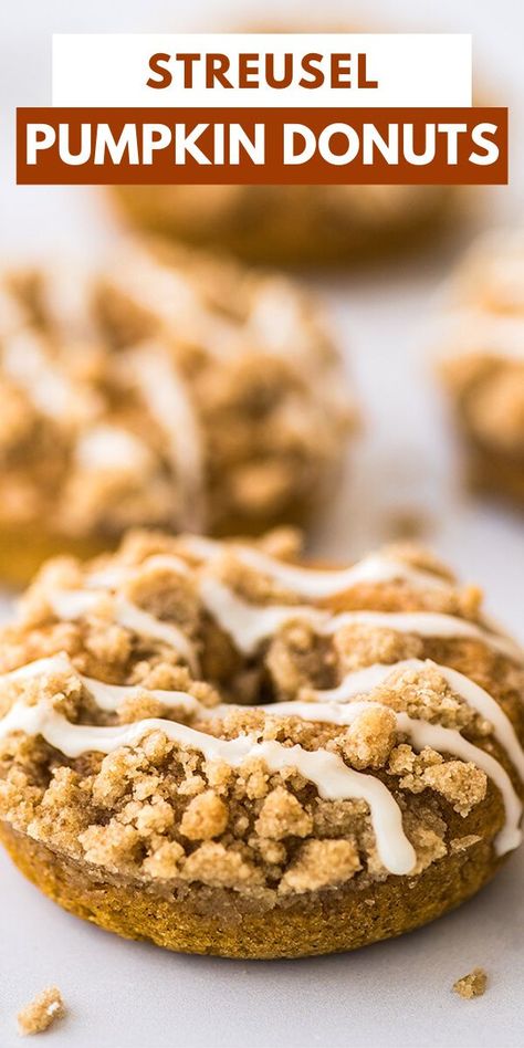 These Baked Pumpkin Donuts With Streusel Topping have a moist and springy pumpkin donut base and a fabulous sweet and crunchy streusel topping. Baking Mischief, Streusel Topping Recipe, Homemade Caramel Popcorn, Pumpkin Donuts Recipe, Easy Breakfast Sandwich, Pumpkin Donut, Batch Baking, Pumpkin Doughnut, Donut Calories