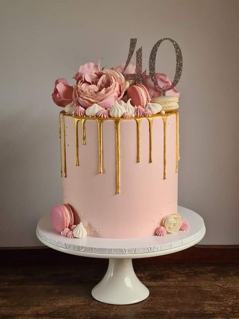 Rose Gold Birthday Cakes, Cake For 40th Birthday Women, 40th Cake Ideas Women, Birthday Cake 40th Women, 40th Birthday Cake Ideas For Women, 40th Bday Cake For Women, 40 And Fabulous Cake, 30th Birthday Cake Ideas, 40 Birthday Cake