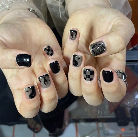 The Last Of Us Nails Art, Mens Nail Art Designs Black, Black Mushroom Nails, Black Nail Designs Men, Men With Painted Nails, Mens Nail Designs, Short Black Nail Designs, Masculine Nail Designs, Punk Rock Nails