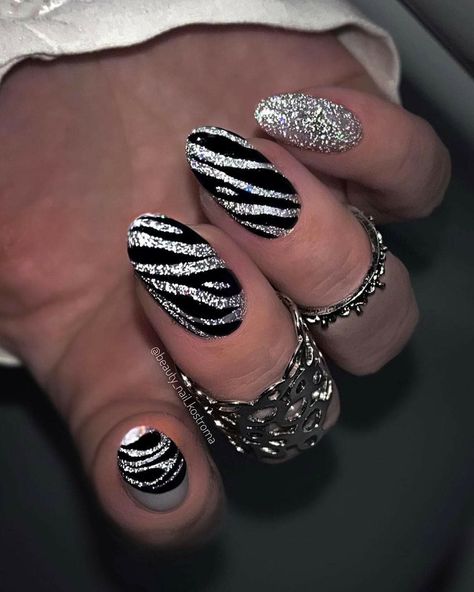 Crazy New Years Nails, Nail Art Designs Glitter Sparkle, Flash Glitter Nail, Glitter Leopard Nails, Silver Nails Glitter, Silver Sparkle Nails, Shimmer Nail Art, Blood Nails, Tiger Nails