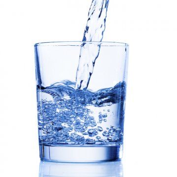 See if alkaline water is really worth all the attention. Learn the benefits of alkaline water and see why you'll want to add this ultra hydrating beverage to your diet. Benefits Of Alkaline Water, Alkaline Water Benefits, Trendy Drinks, Better Diet, Water Benefits, Shape Magazine, Alkaline Diet, Alkaline Water, Alkaline Foods