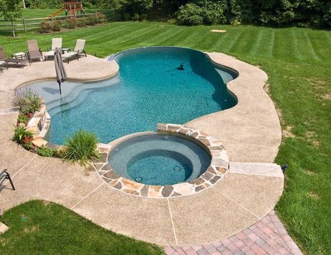 inground swimming pool with tanning ledge and spa - Google Search Pool With Tanning Ledge, Garden Design Ideas On A Budget, Backyard Pool Design, Inground Pool Designs, Pool And Patio, Freeform Pools, Small Swimming Pools, Pool Remodel, Swimming Pools Inground